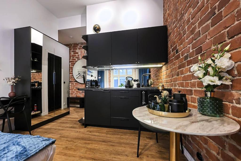 Urban-Glam City Centre Studio With A Gym And Terrace Talin Exterior foto