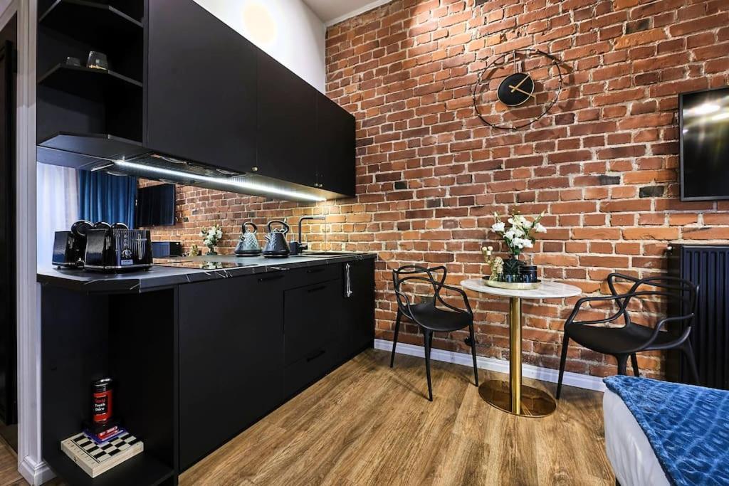 Urban-Glam City Centre Studio With A Gym And Terrace Talin Exterior foto